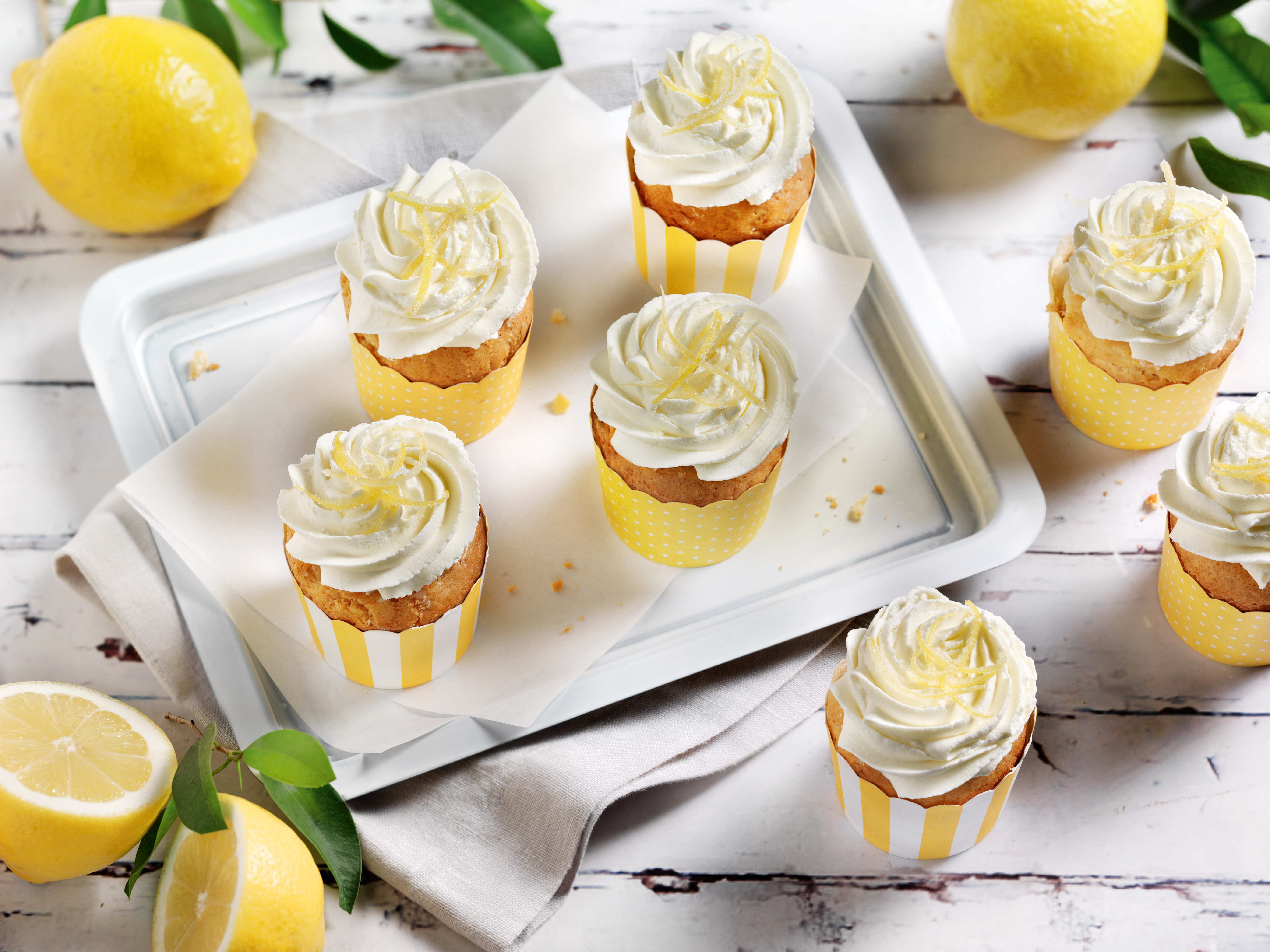 Zitronen-Buttermilch-Cupcakes