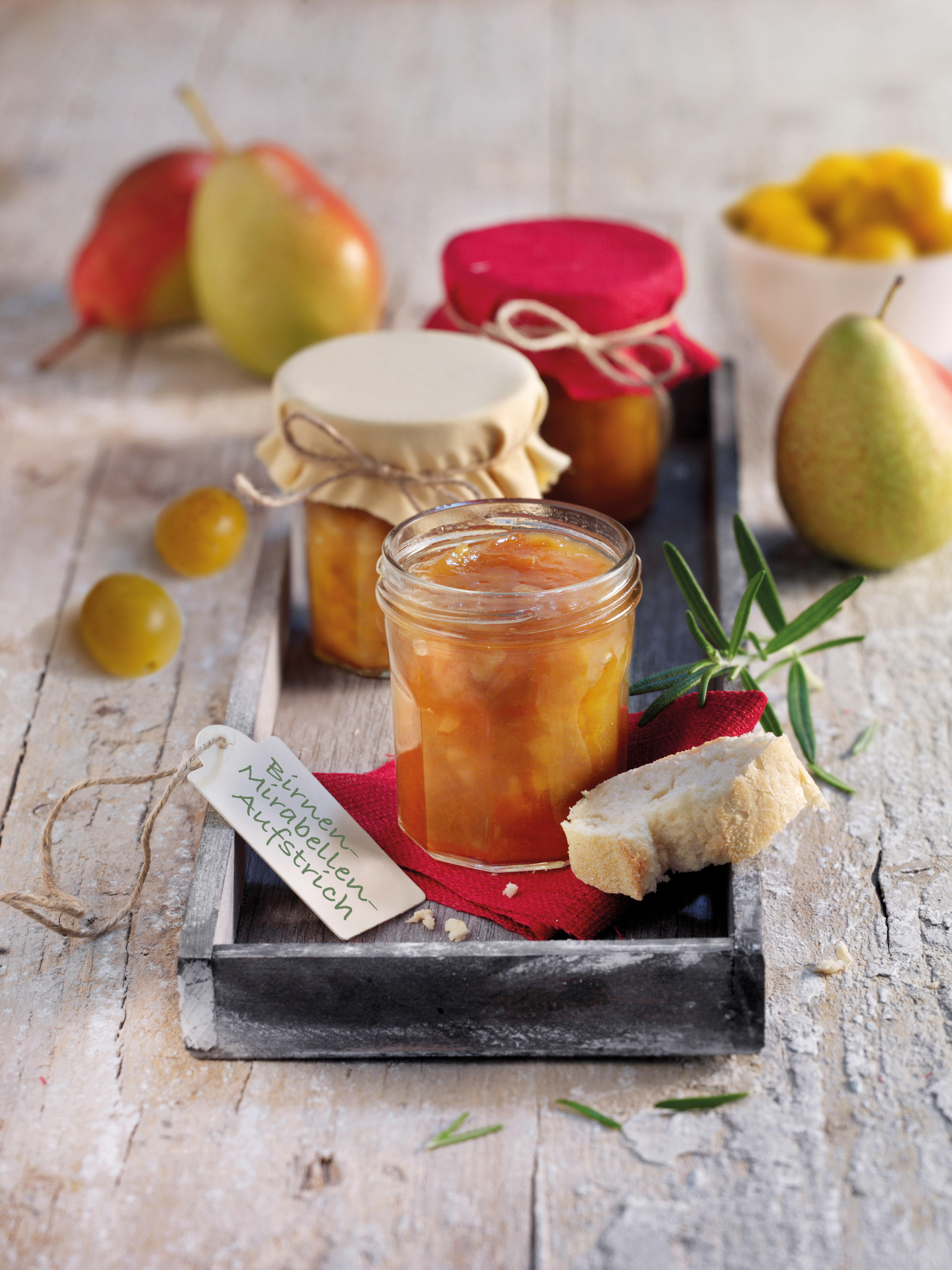 Birnen-Mirabellen-Aufstrich mit Rosmarin Birnen-Mirabellen-Aufstrich mit Rosmarin