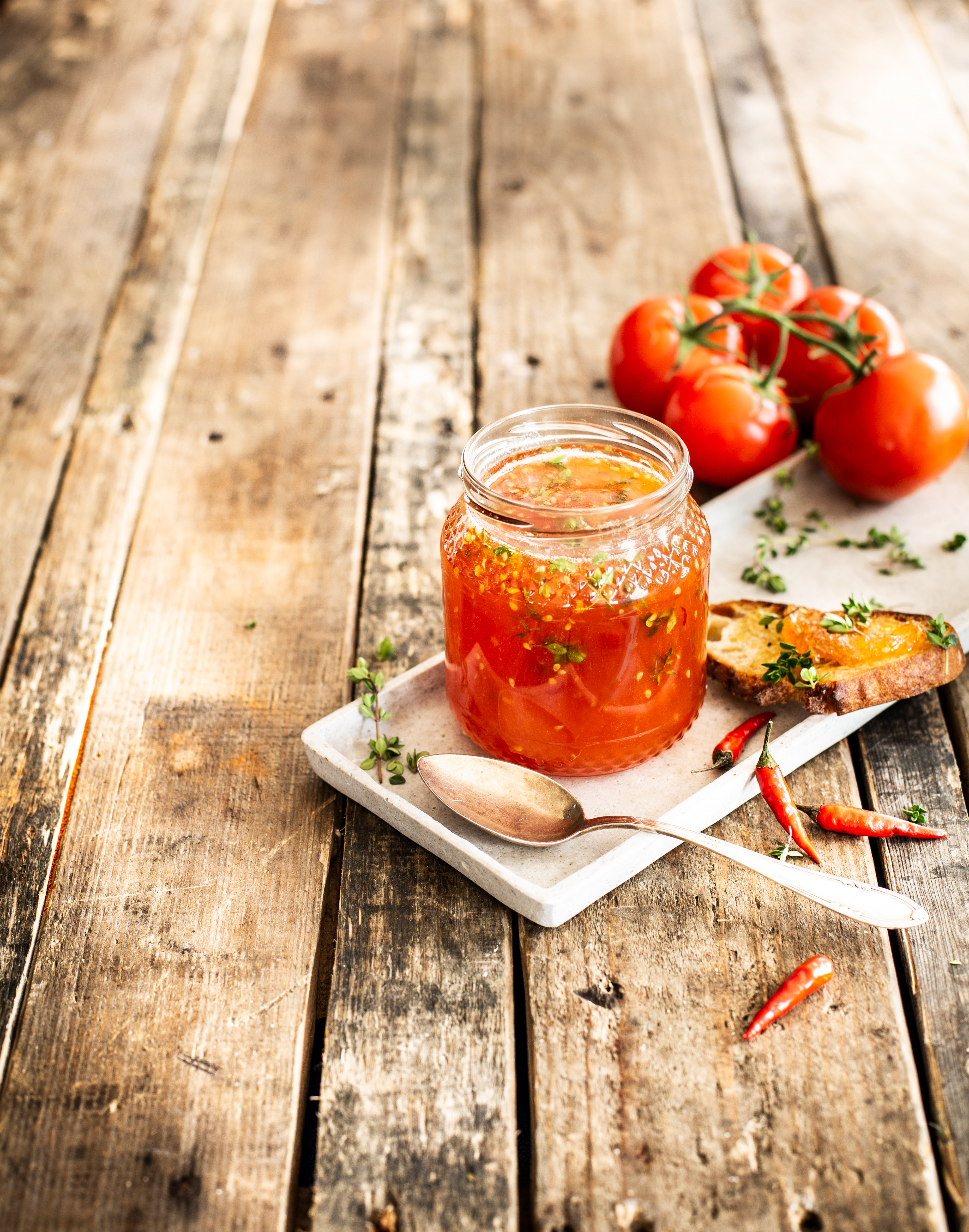 Tomaten-Chili-Konfitüre mit Zitronenthymian