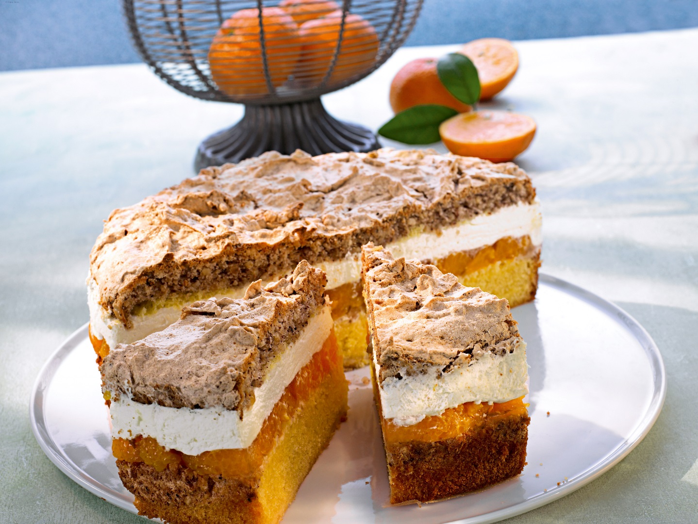 Mandarinen-Torte mit Nussbaiser